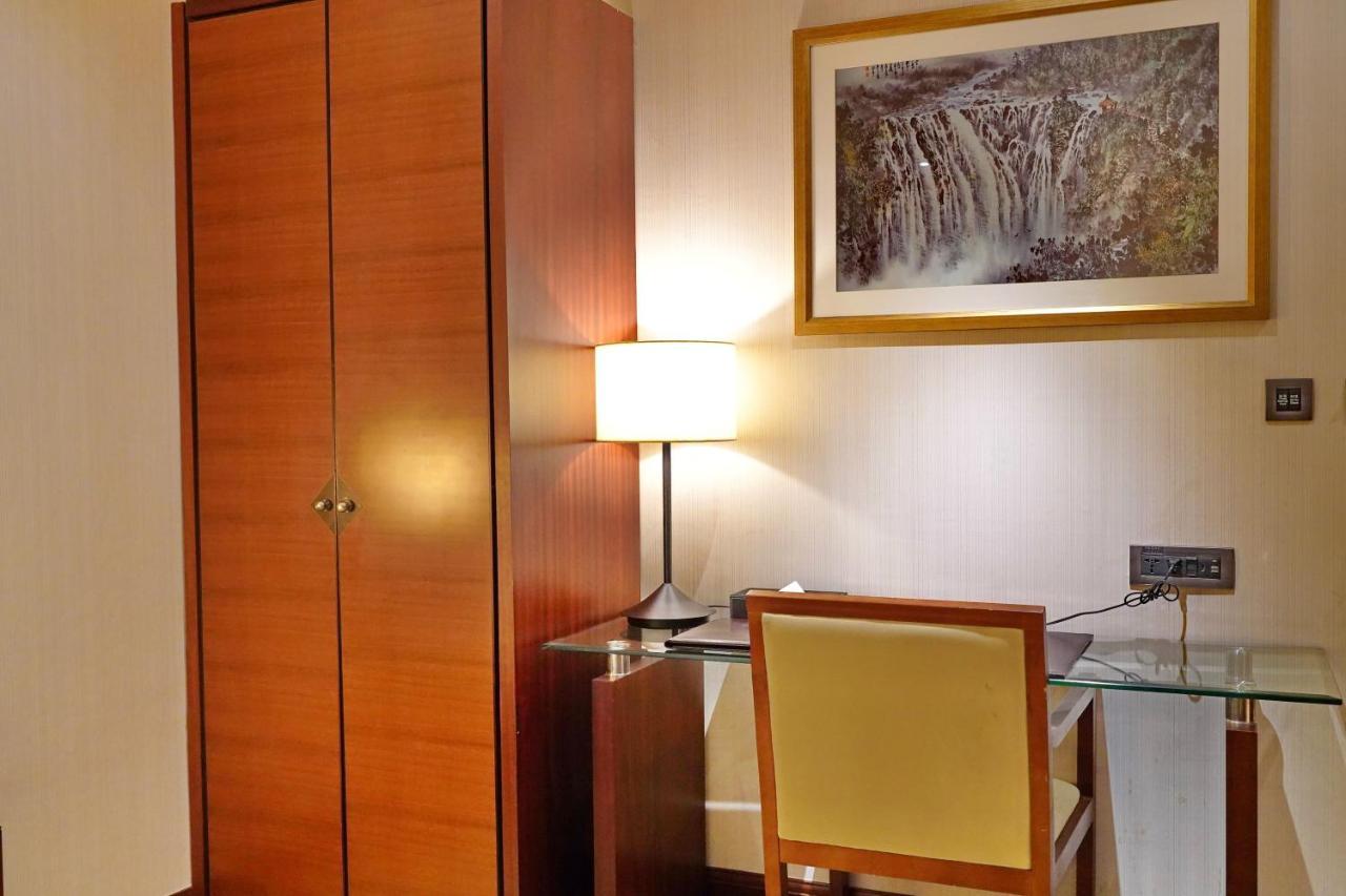 Hu House - Taipei Hotell Exteriör bild