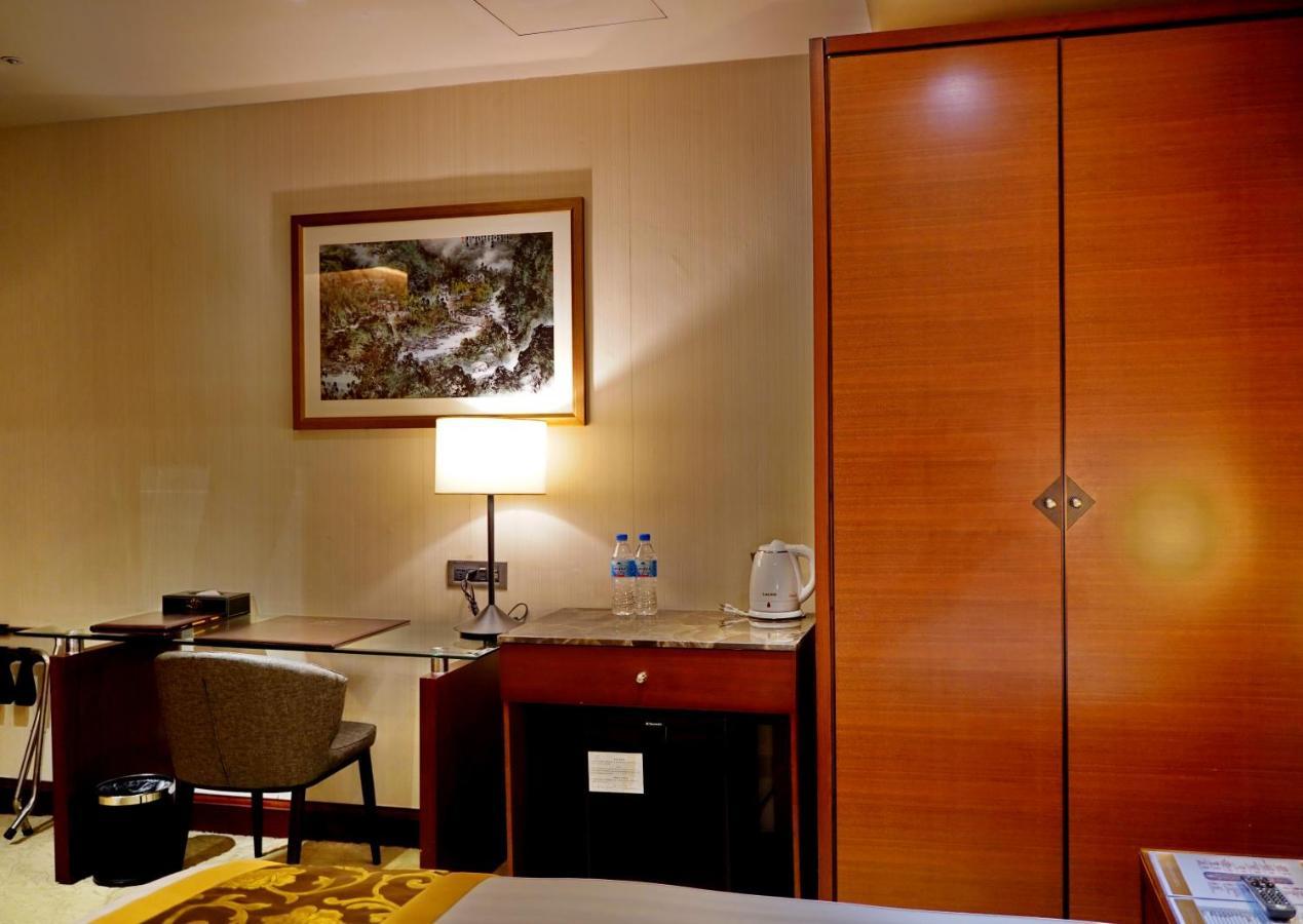 Hu House - Taipei Hotell Exteriör bild