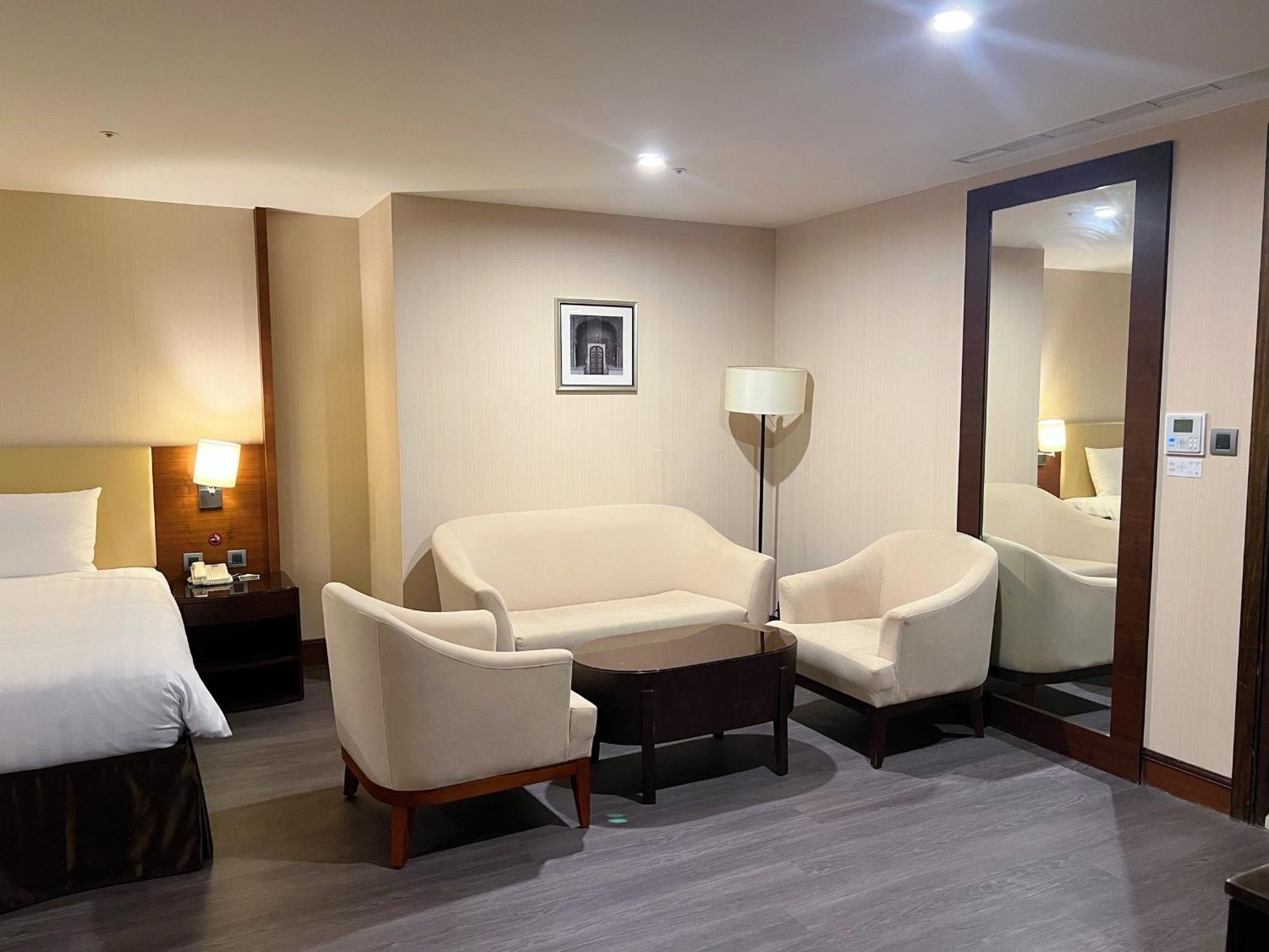 Hu House - Taipei Hotell Exteriör bild